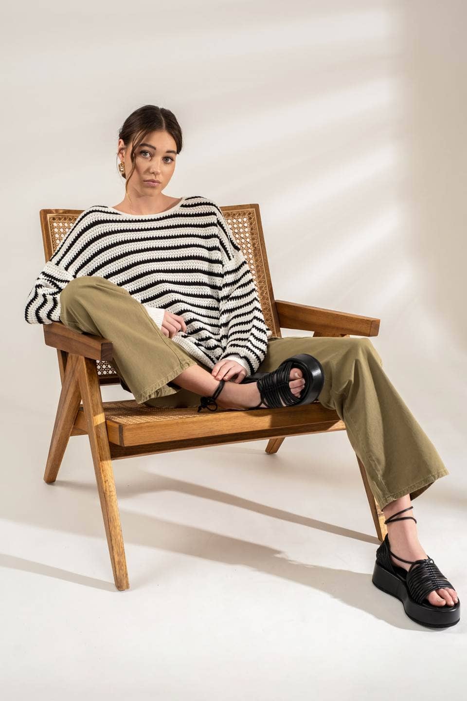 RELAXED STRIPED KNIT SWEATER: BLACK