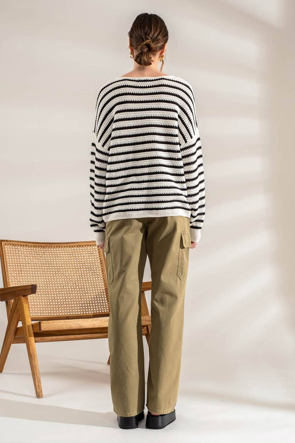 RELAXED STRIPED KNIT SWEATER: BLACK