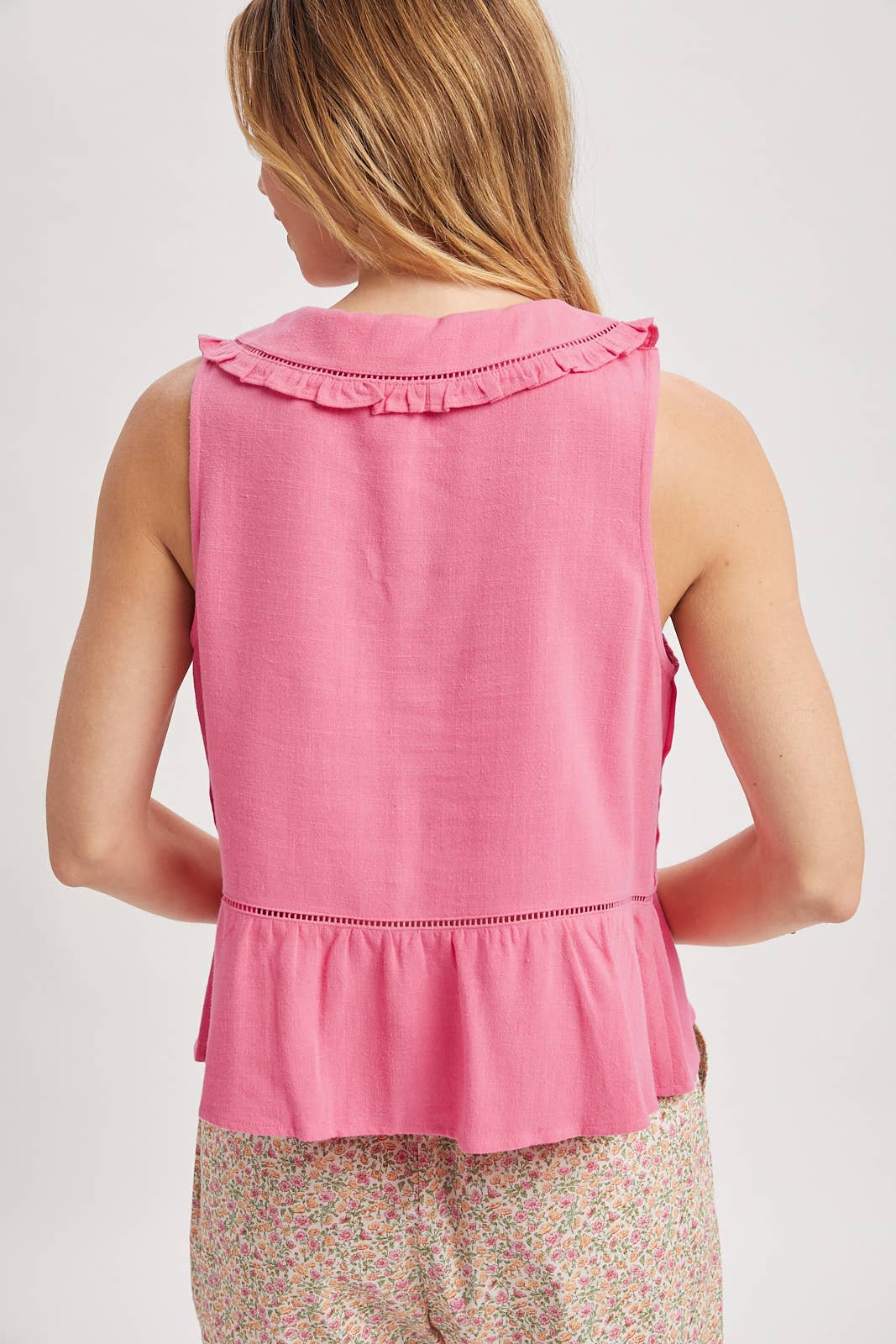 RUFFLE COLLARED BUTTON-UP TANK BLOUSE