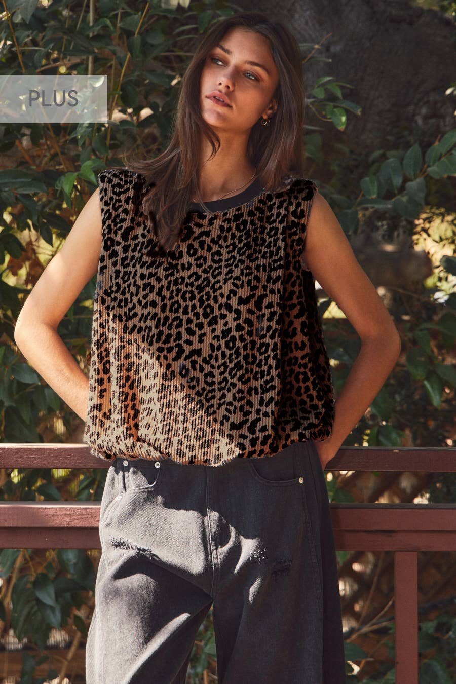 Textured Leopard Printed Knit Sleeveless Top