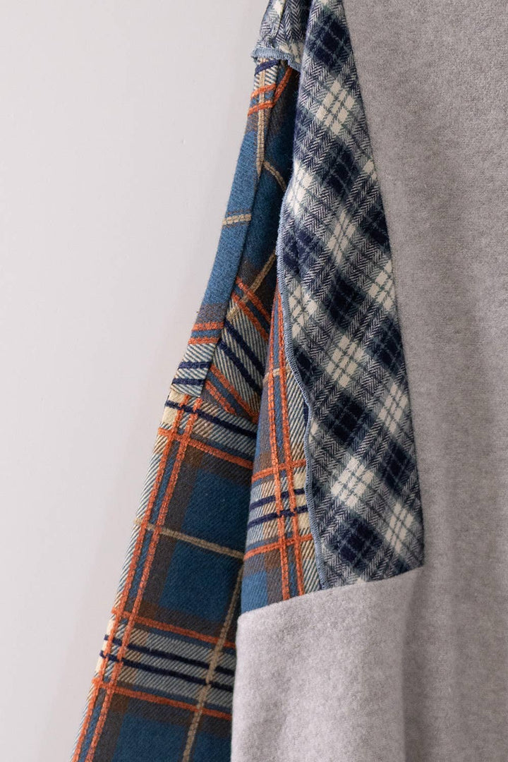 NT12815-Contrast Plaid Sleeve Top: GRAY / S-M-L/2-2-2