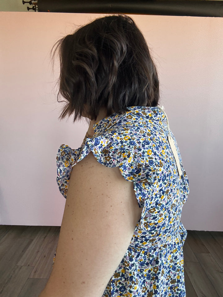 I’m a lady floral flutter sleeve.
