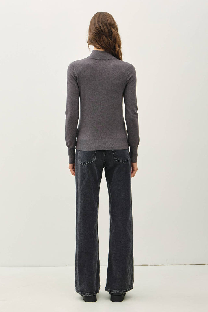 BASIC MOCK NECK SWEATER : Charcoal