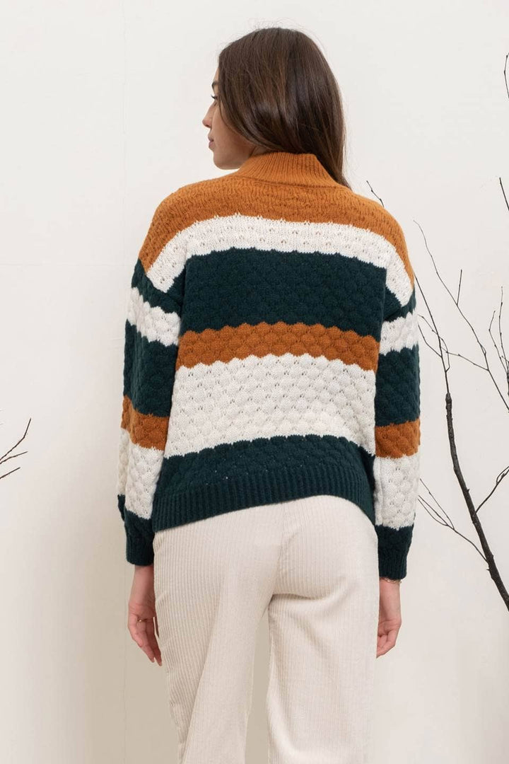 STRIPED MULTICOLOR KNIT PULLOVER SWEATER: HUNTER GREEN MULTI