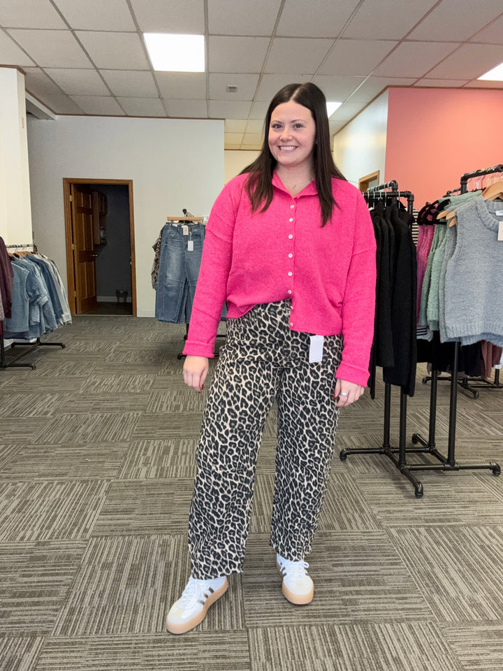 HIGH RISE LEOPARD PRINT BARREL JEANS