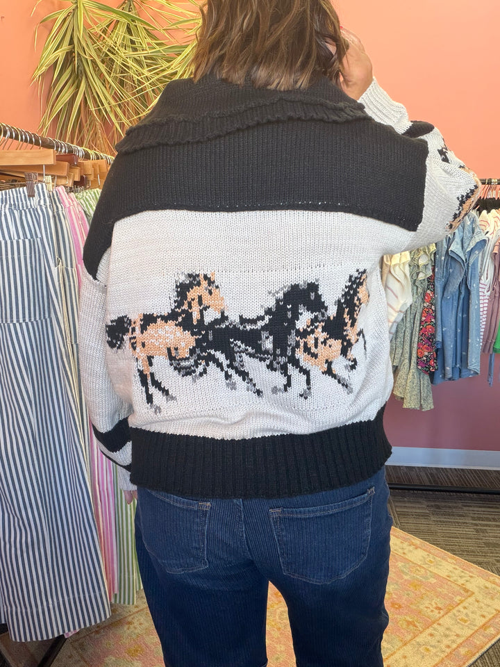 Veveret Horse Print Cardigan