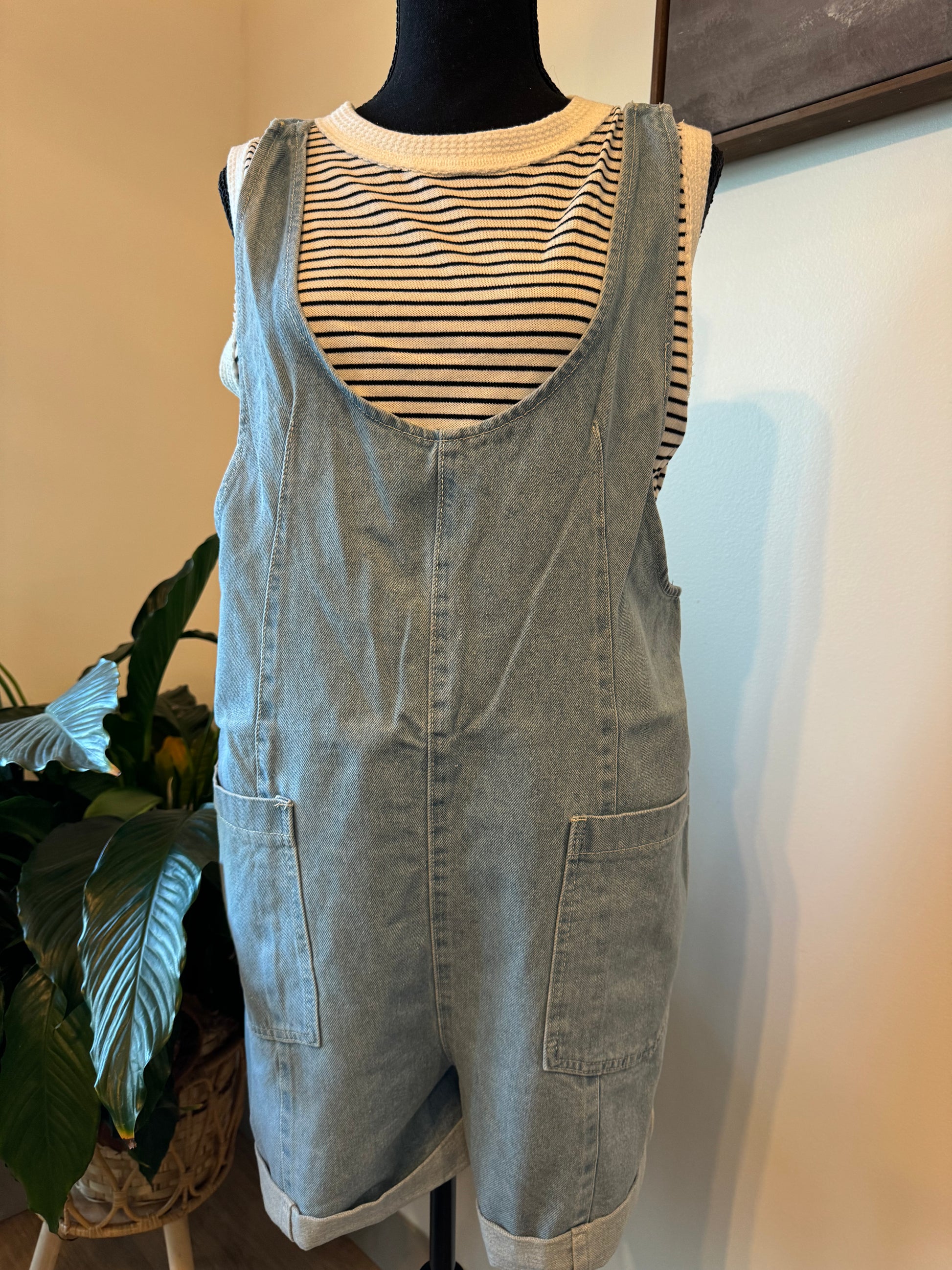 mannequin view of Cotton Denim Seam Detail Romper with adjustable straps and front pockets, made of 100% cotton. Available for pre-order with color variations possible due to lighting and monitor differences.