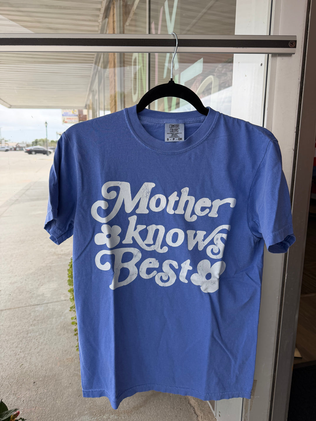 Mother Knows Best tee