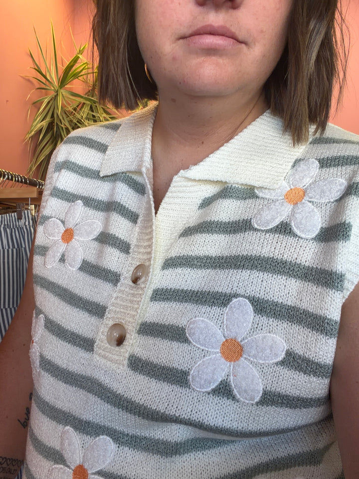 Daisy Collared Sweater Vest|Onyx Native top