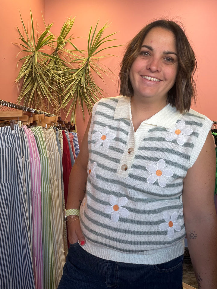 Daisy Collared Sweater Vest|Onyx Native top