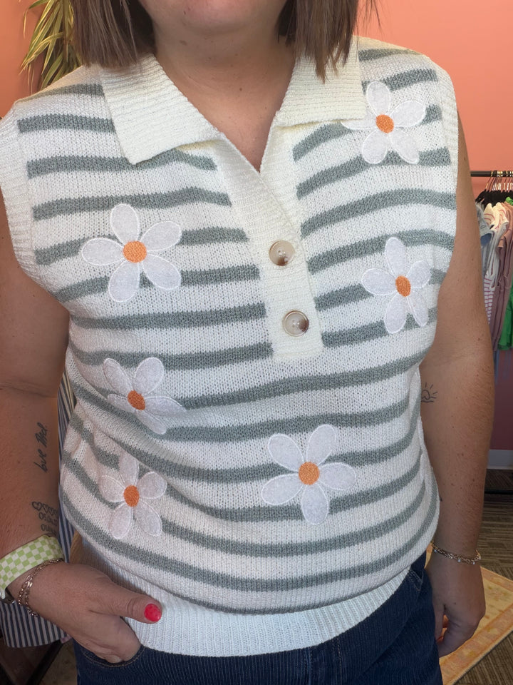 Daisy Collared Sweater Vest|Onyx Native top