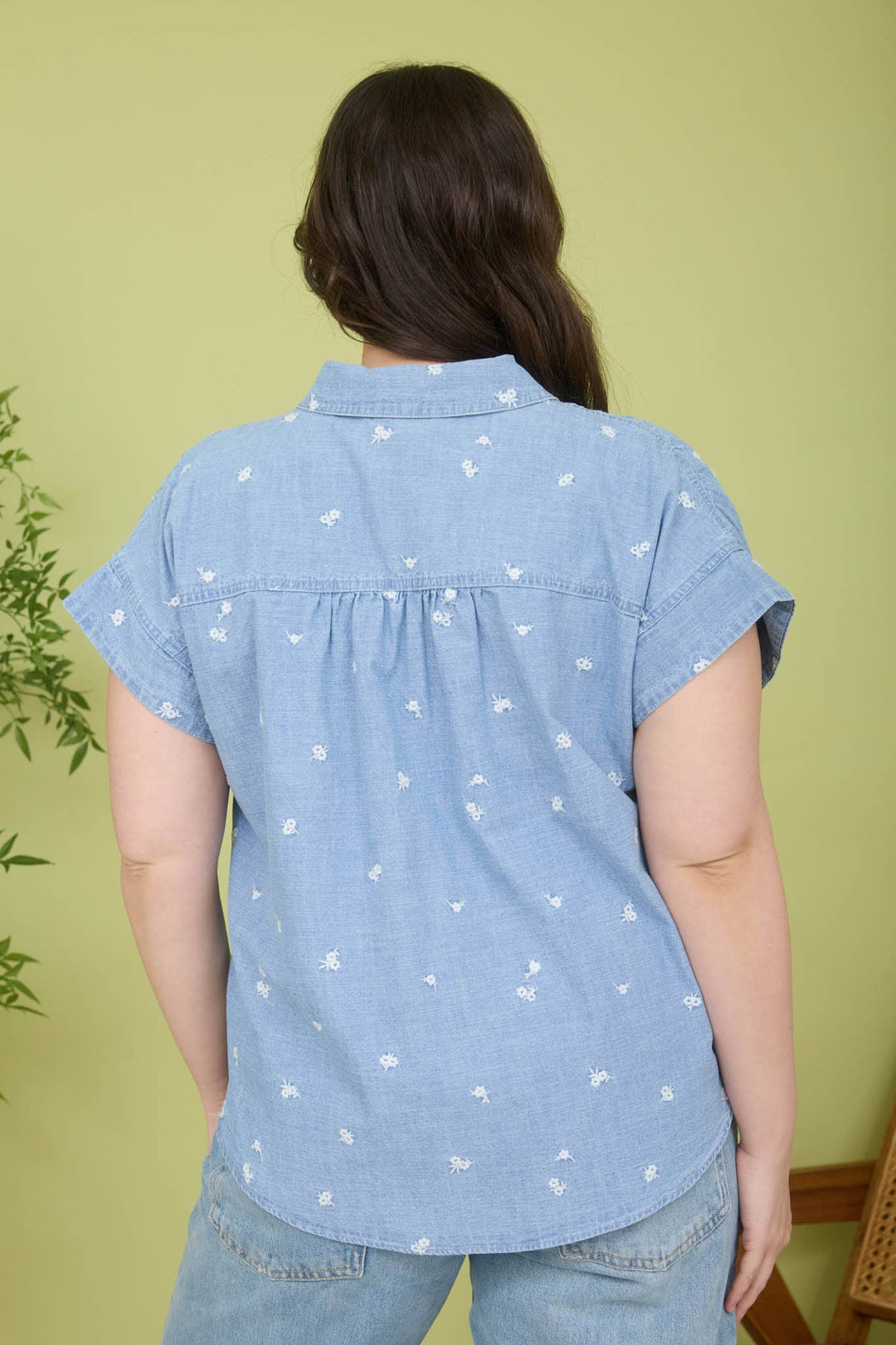 EMBROIDERED FLORAL BUTTON DOWN DENIM  SHIRT: CHAMBRAY