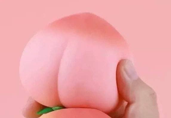 Peach 🍑 Keen Squishy – Slow Rising Sensory Stress Relief Toy